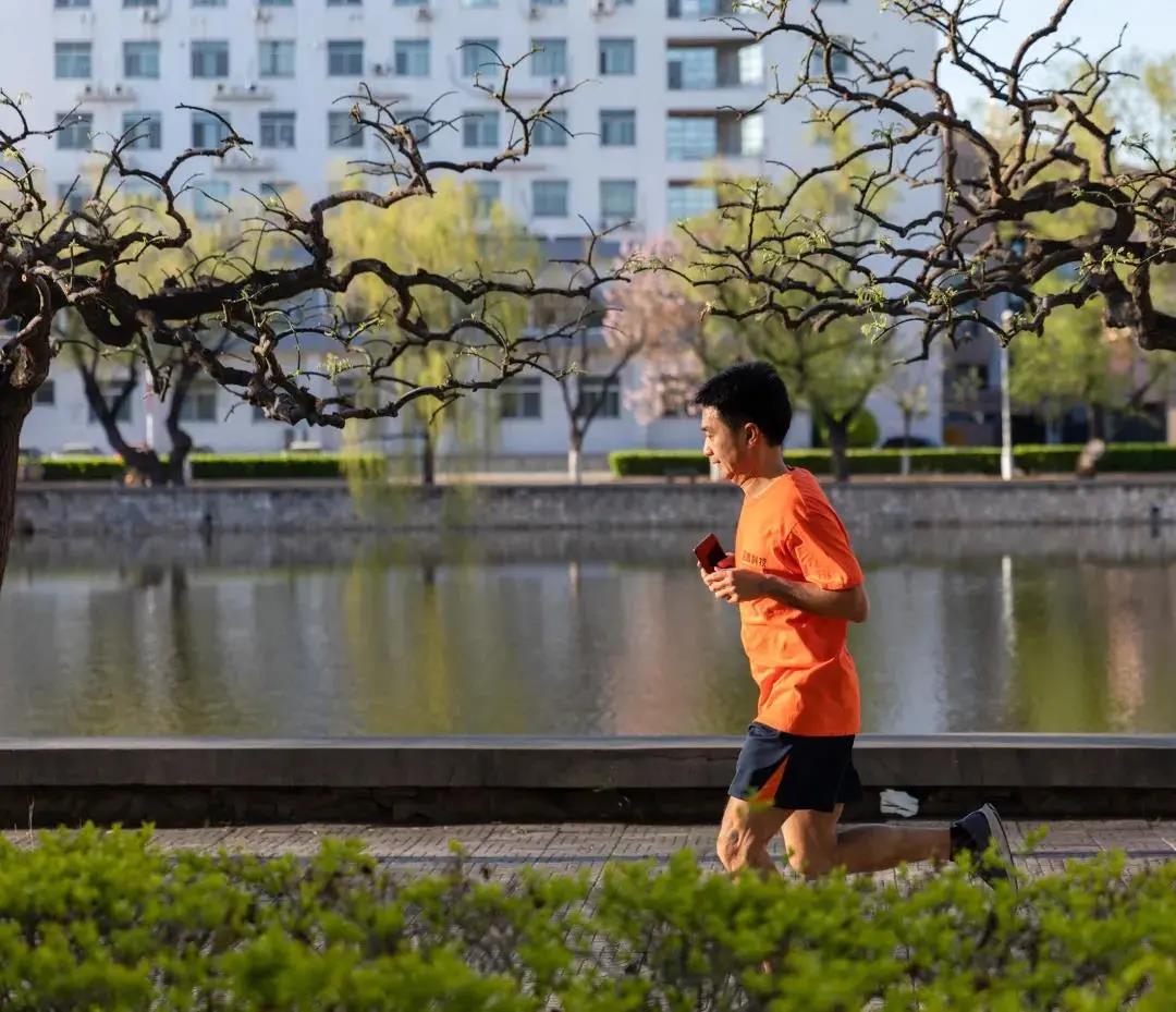 Linden跑步.jpg Linden跑步.jpg