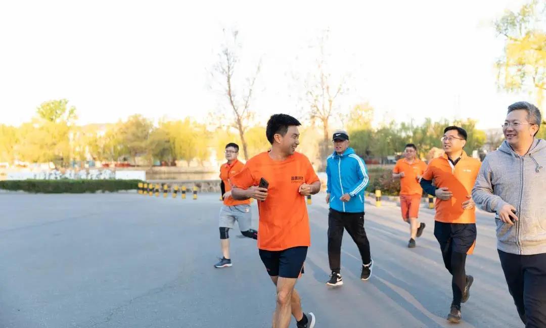 跑步.jpg 跑步.jpg